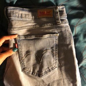 Light Wash Levi Jeans